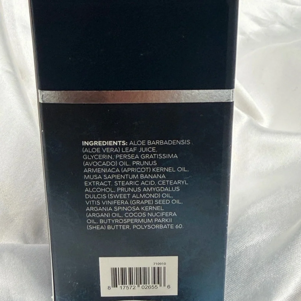 Gentlemen’s Daily Face Moisturizer - Black and White